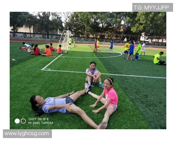 杨丽专访：从绿茵场到人生舞台的足球旅程回顾与展望